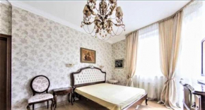 Light spacious modern apartment near Train station